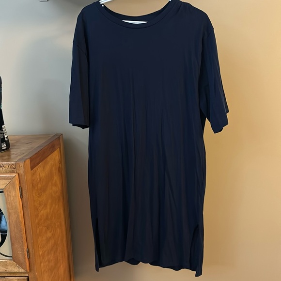 Aritzia TNA T-Shirt Dress - Picture 1 of 3